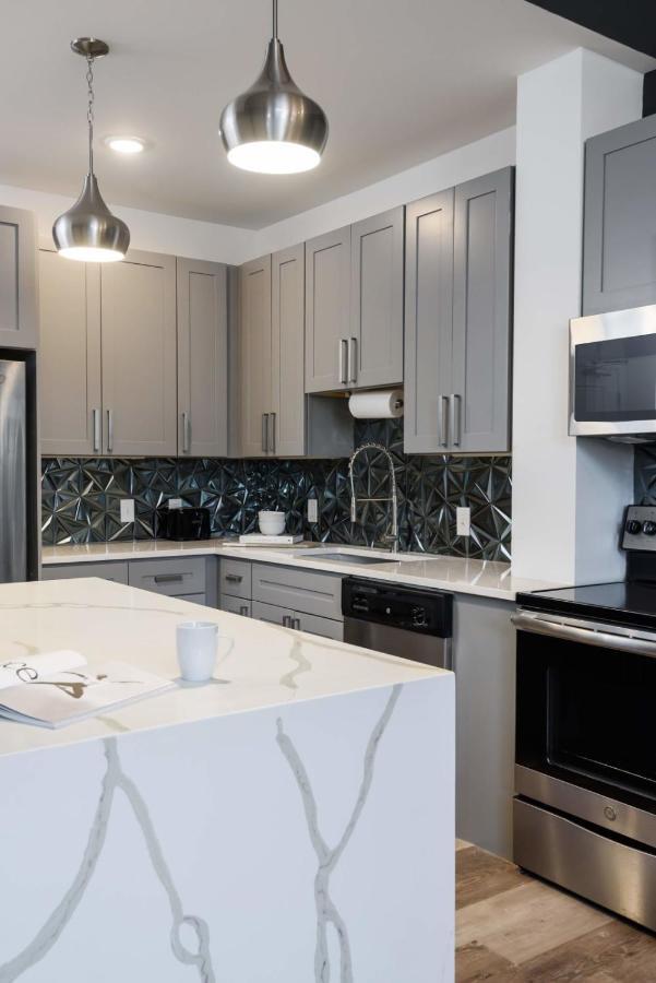 Frontdesk 1 Bedroom Apt 3 Miles To Botanical Gardens Apartment