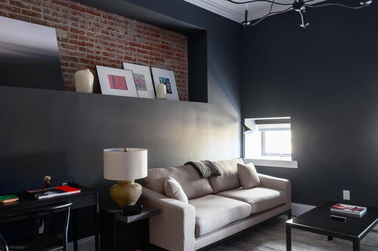 Apartment Frontdesk Revamped 1 Bedroom Apt By The Gate District