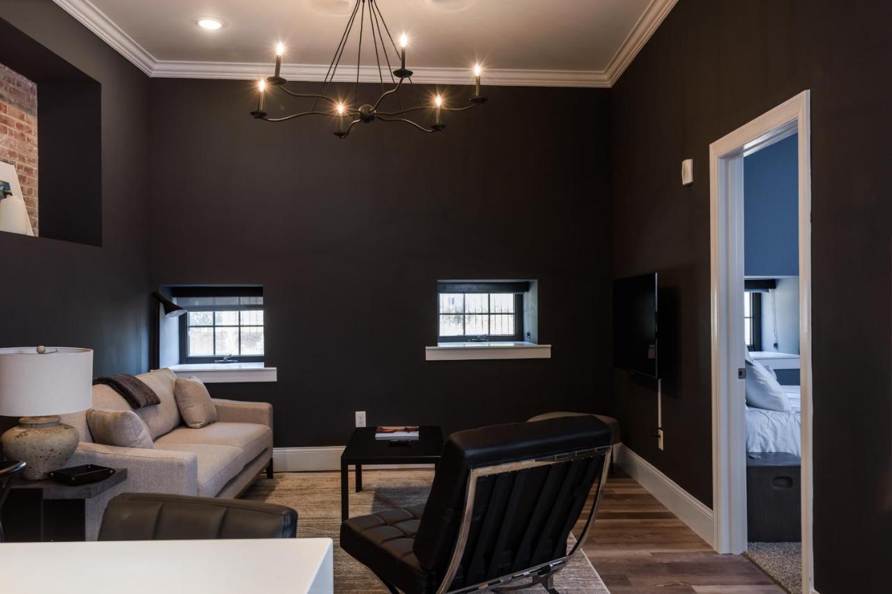 Apartment Frontdesk Revamped 1 Bedroom Apt By The Gate District