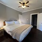 Cozy 2Br-1Ba Backyard & King Bed
