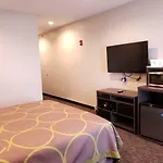 Super 8 By Wyndham St. Louis North