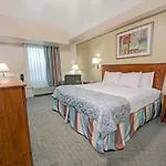 Days Inn By Wyndham Downtown St. Louis
