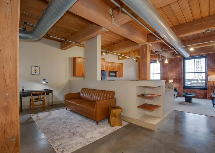 Frontdesk Open 2 Bedroom Apt Near Busch Stadium