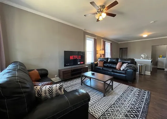 Cozy 2Br-1Ba Backyard & King Bed