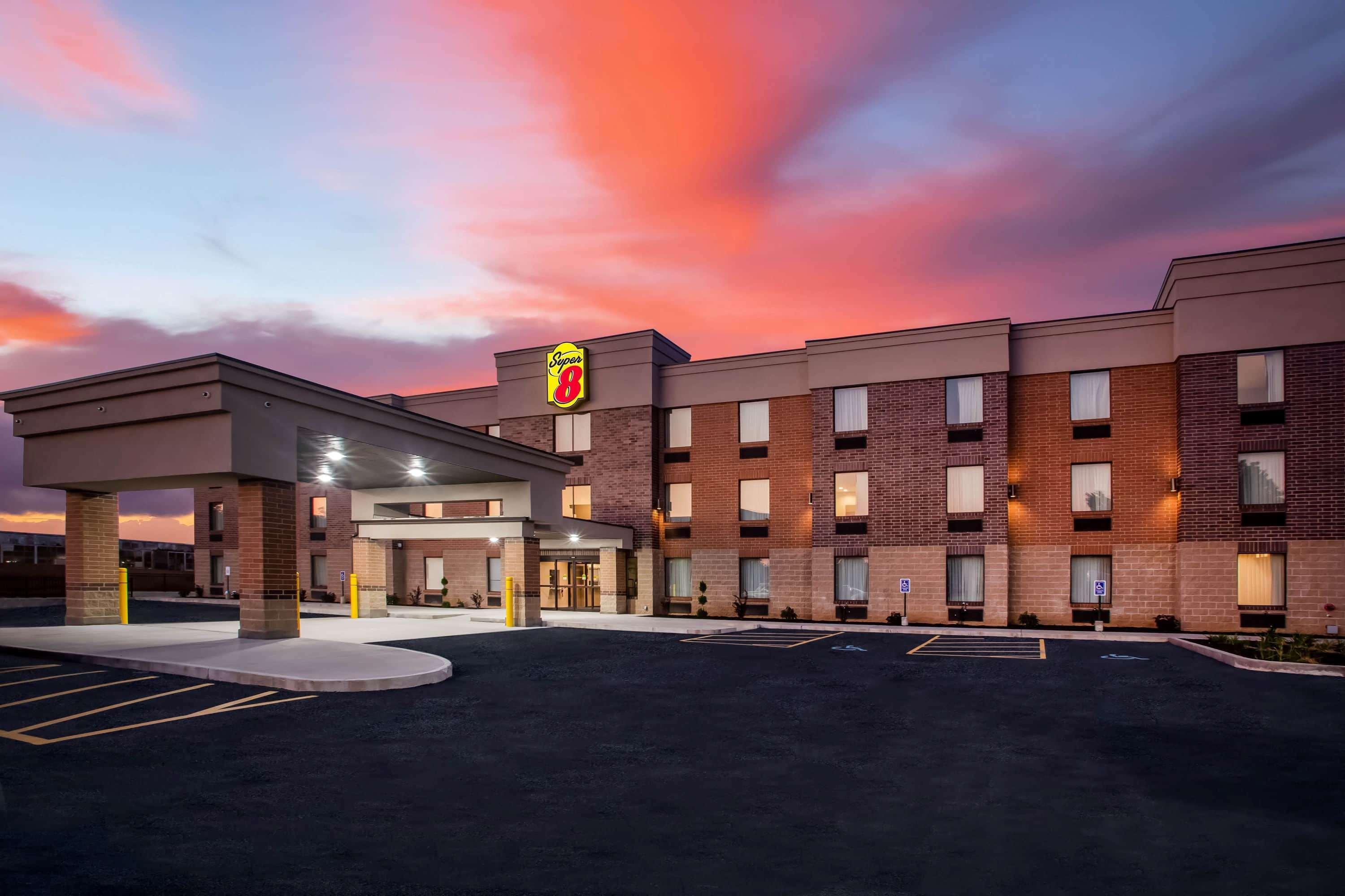 Hotel Super 8 By Wyndham North