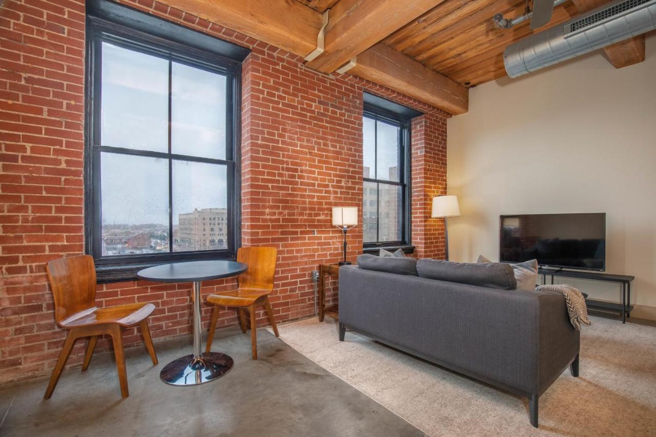 Frontdesk Open 2 Bedroom Apt Near Busch Stadium Apartment