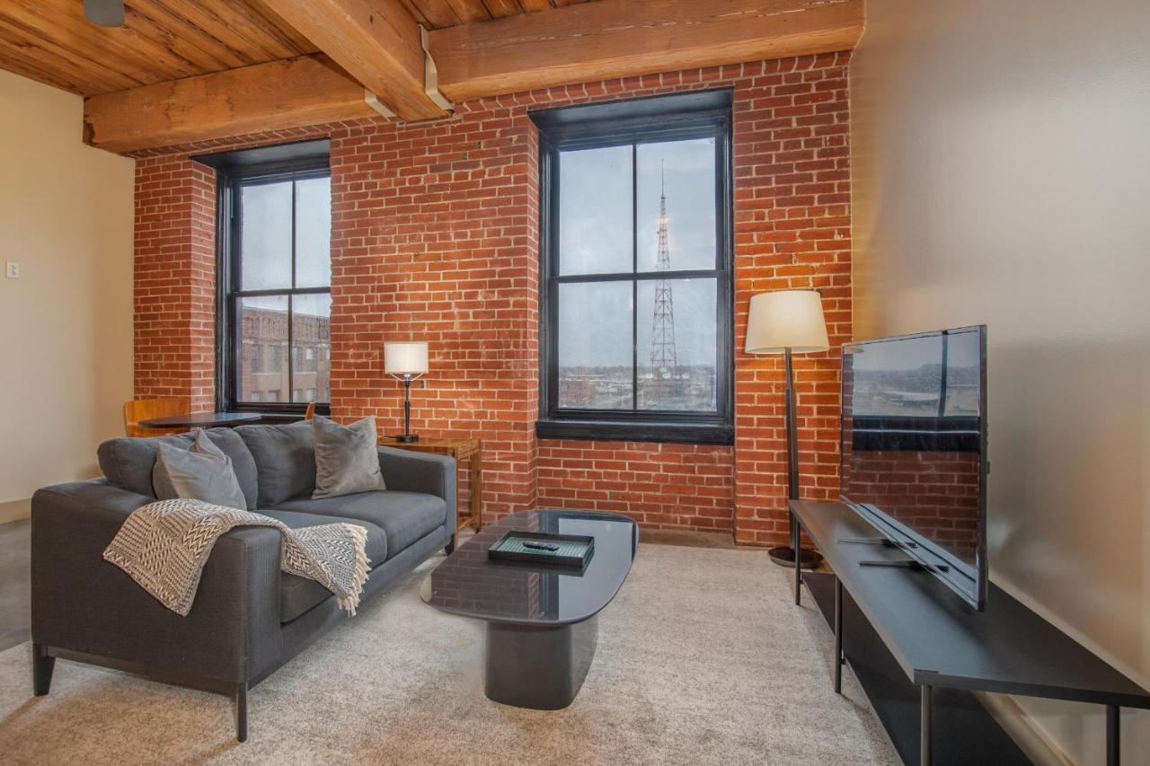 Frontdesk Open 2 Bedroom Apt Near Busch Stadium