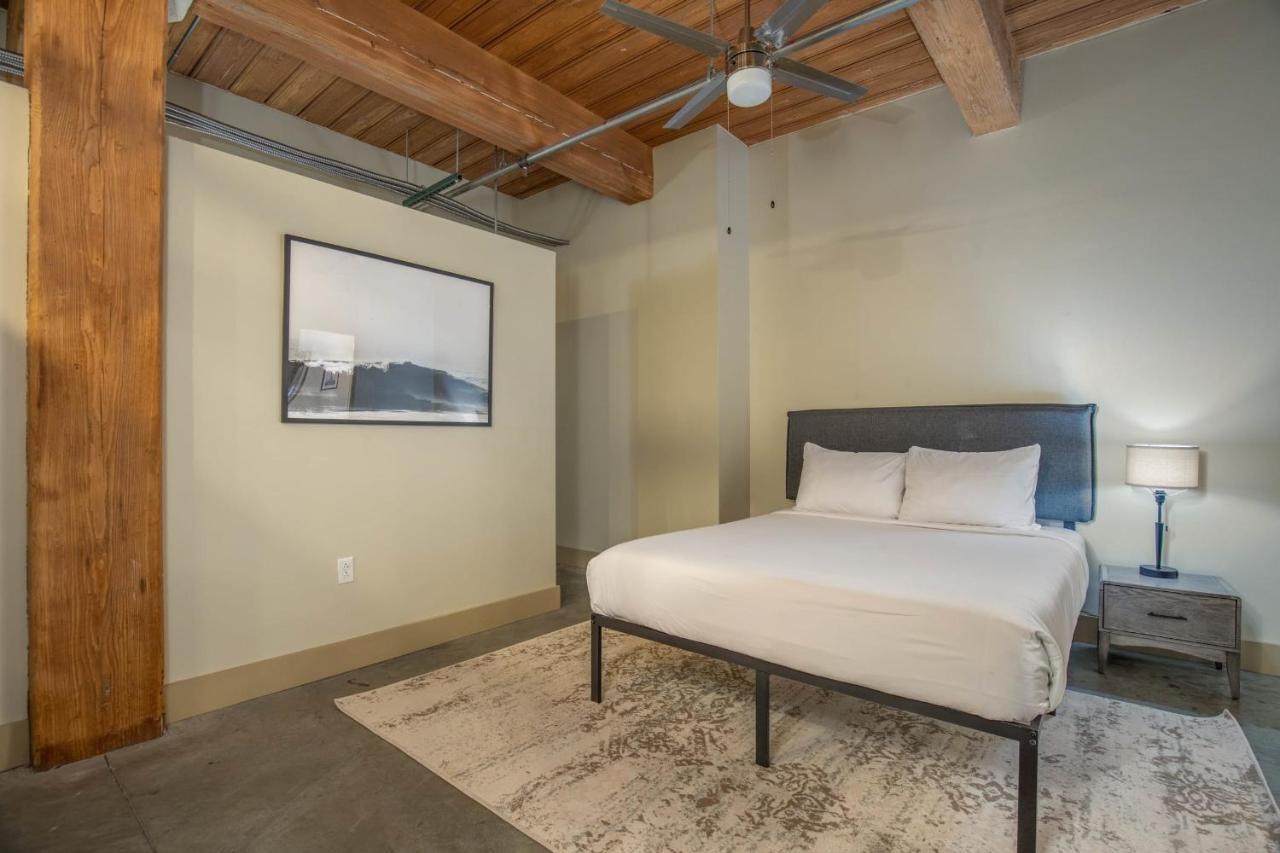 Frontdesk Open 2 Bedroom Apt Near Busch Stadium Saint Louis