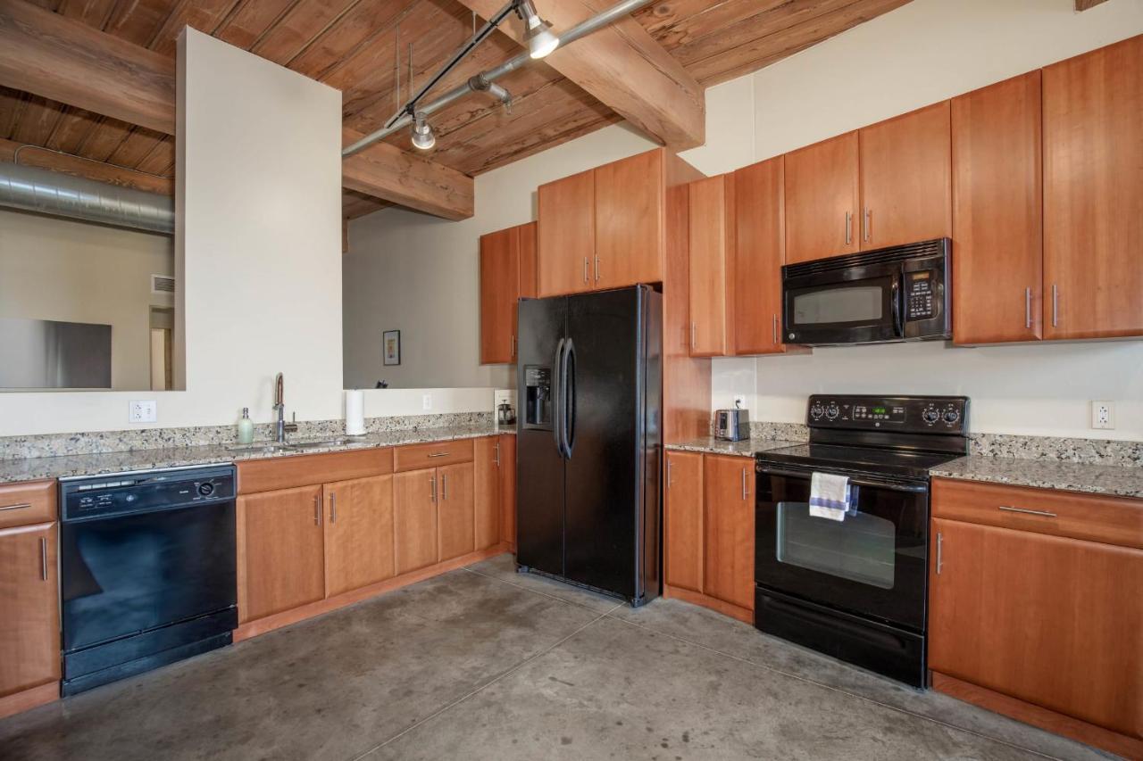 Frontdesk Open 2 Bedroom Apt Near Busch Stadium Saint Louis