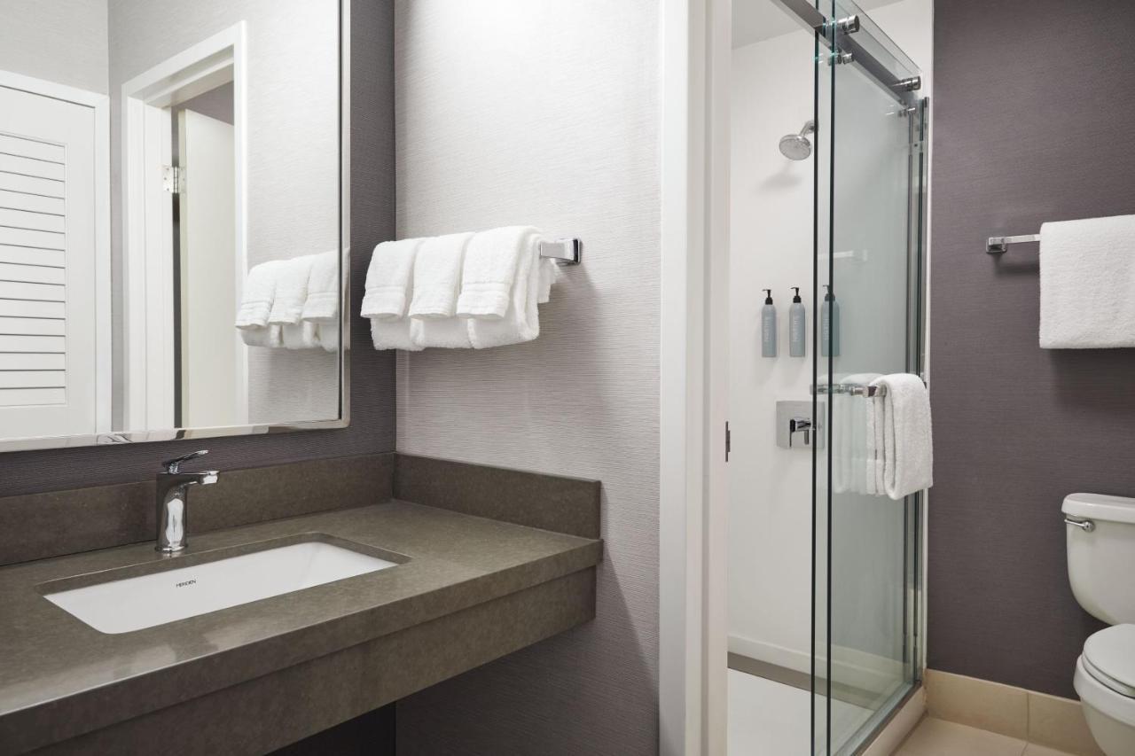 Courtyard By Marriott Downtown West