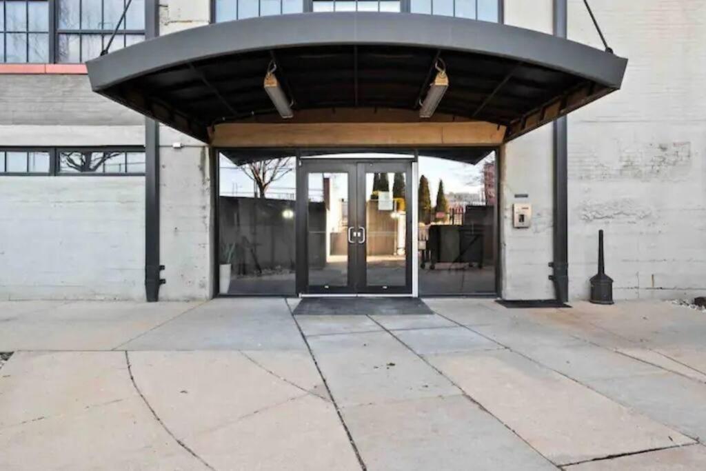 Staycation City Loft Free Gated Parking * Saint Louis