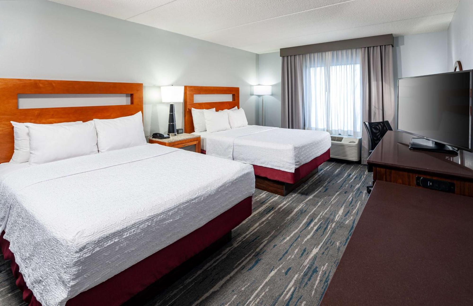 Hampton & At Forest Park Hotel 3*