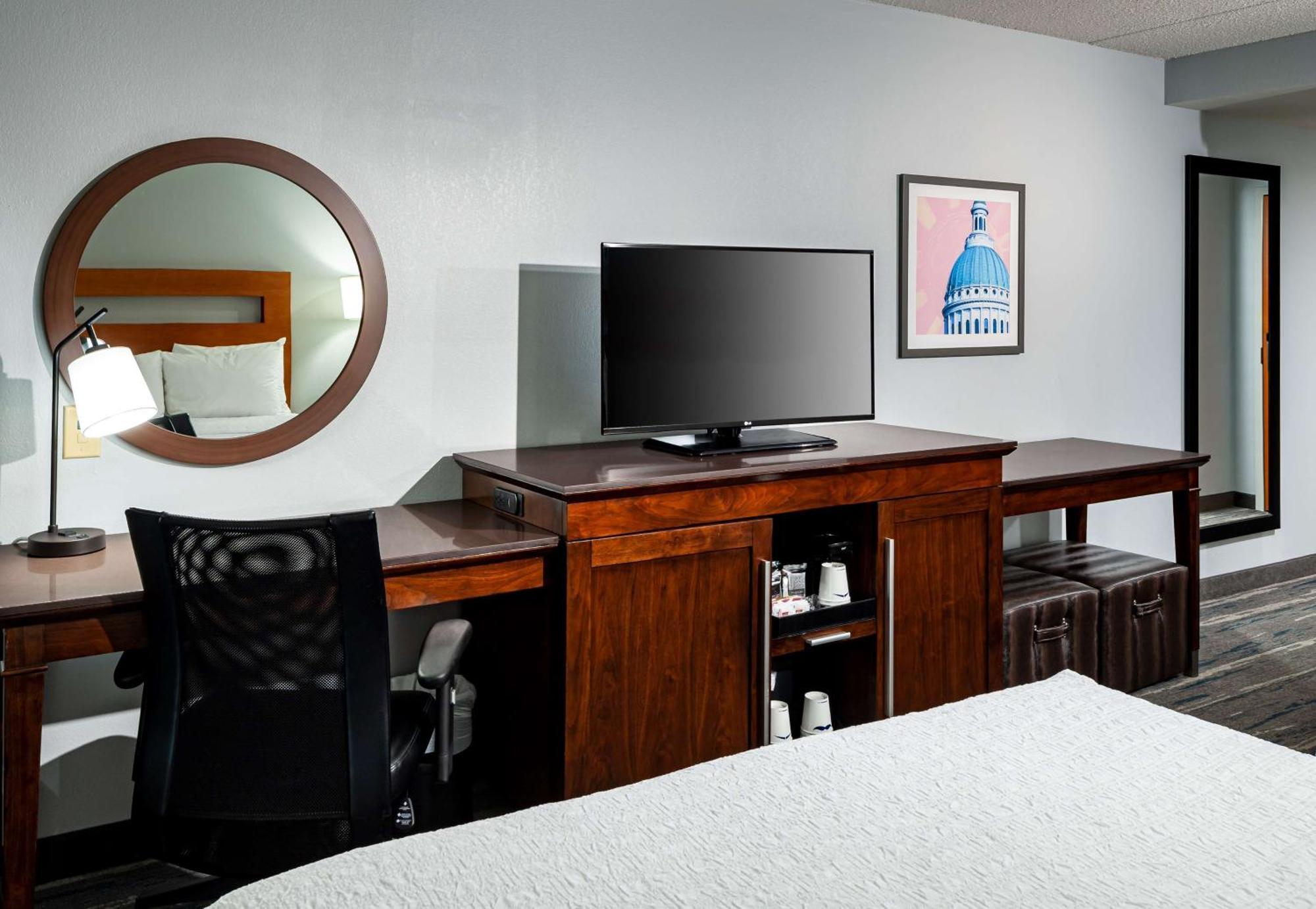 Hotel Hampton & At Forest Park 3*