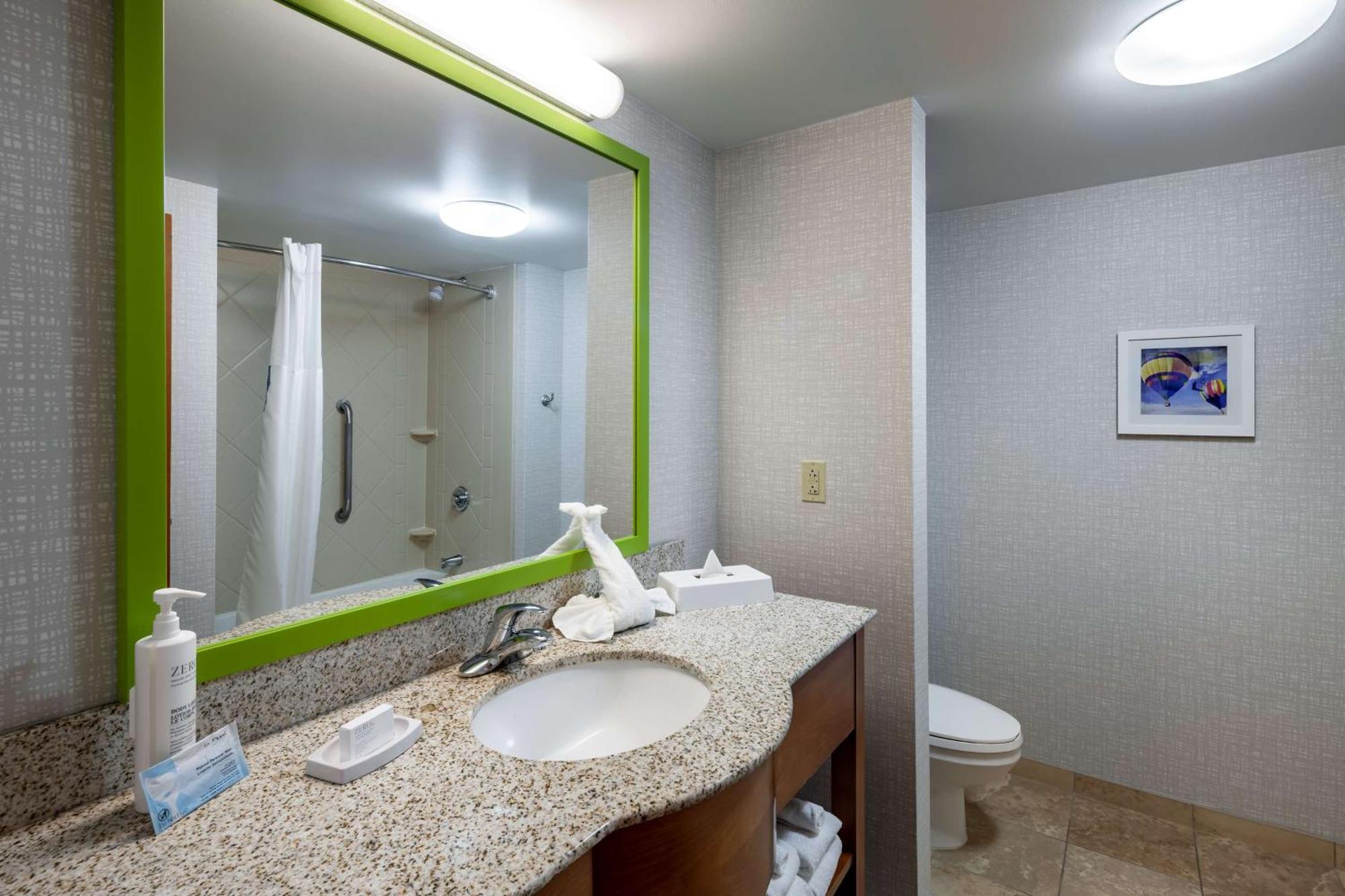 Hampton & At Forest Park Hotel