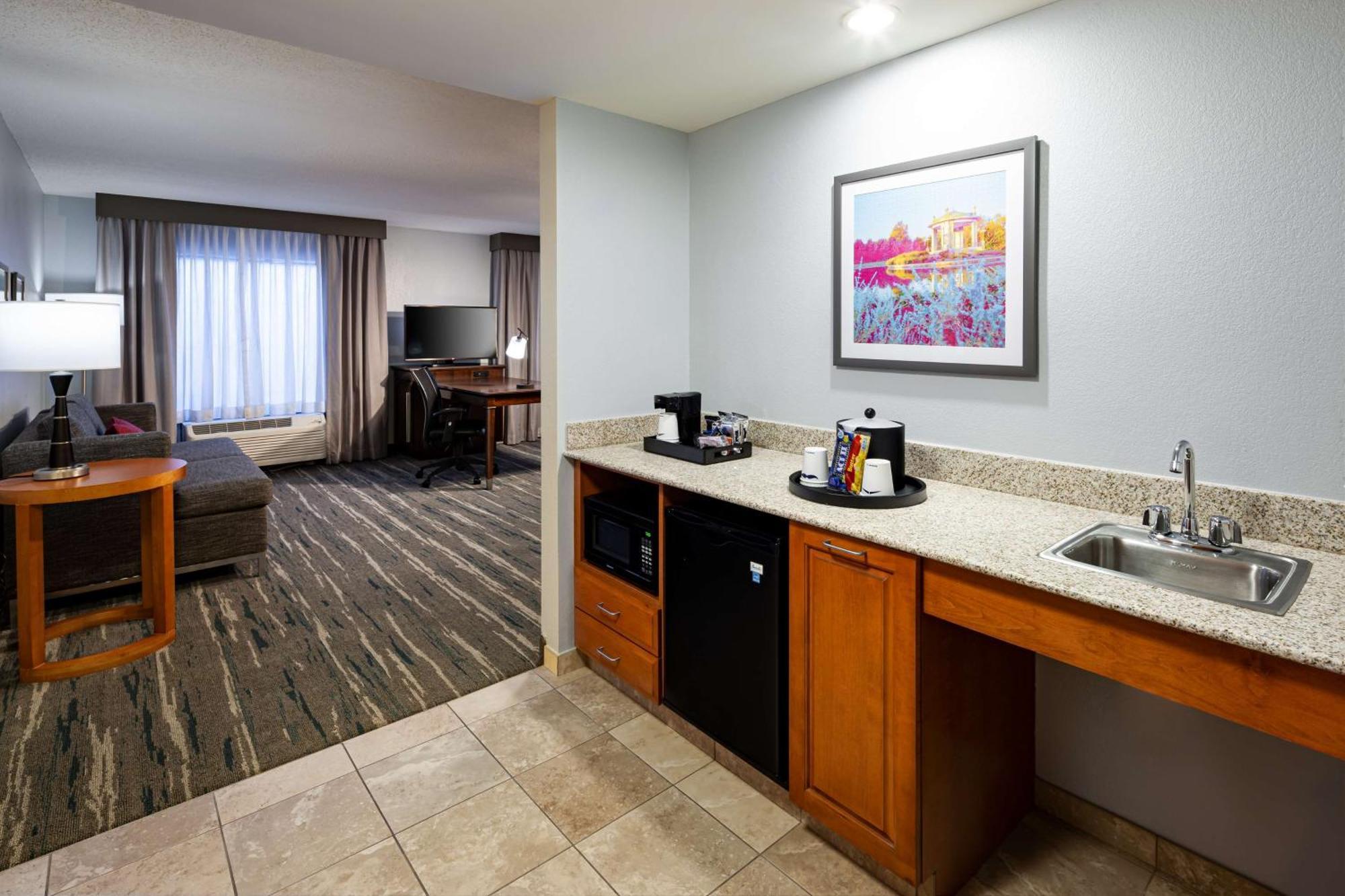 Hampton & At Forest Park Hotel 3*