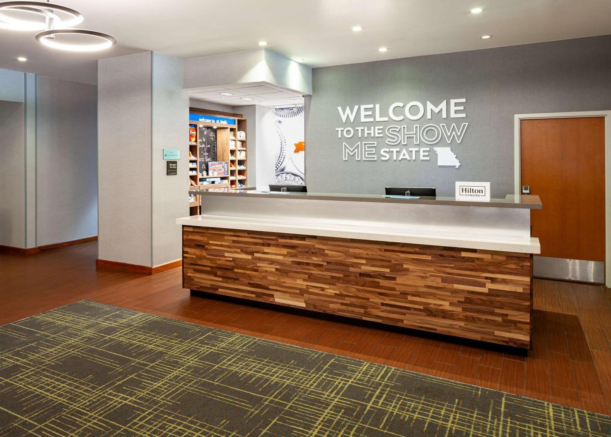 Hotel Hampton & At Forest Park