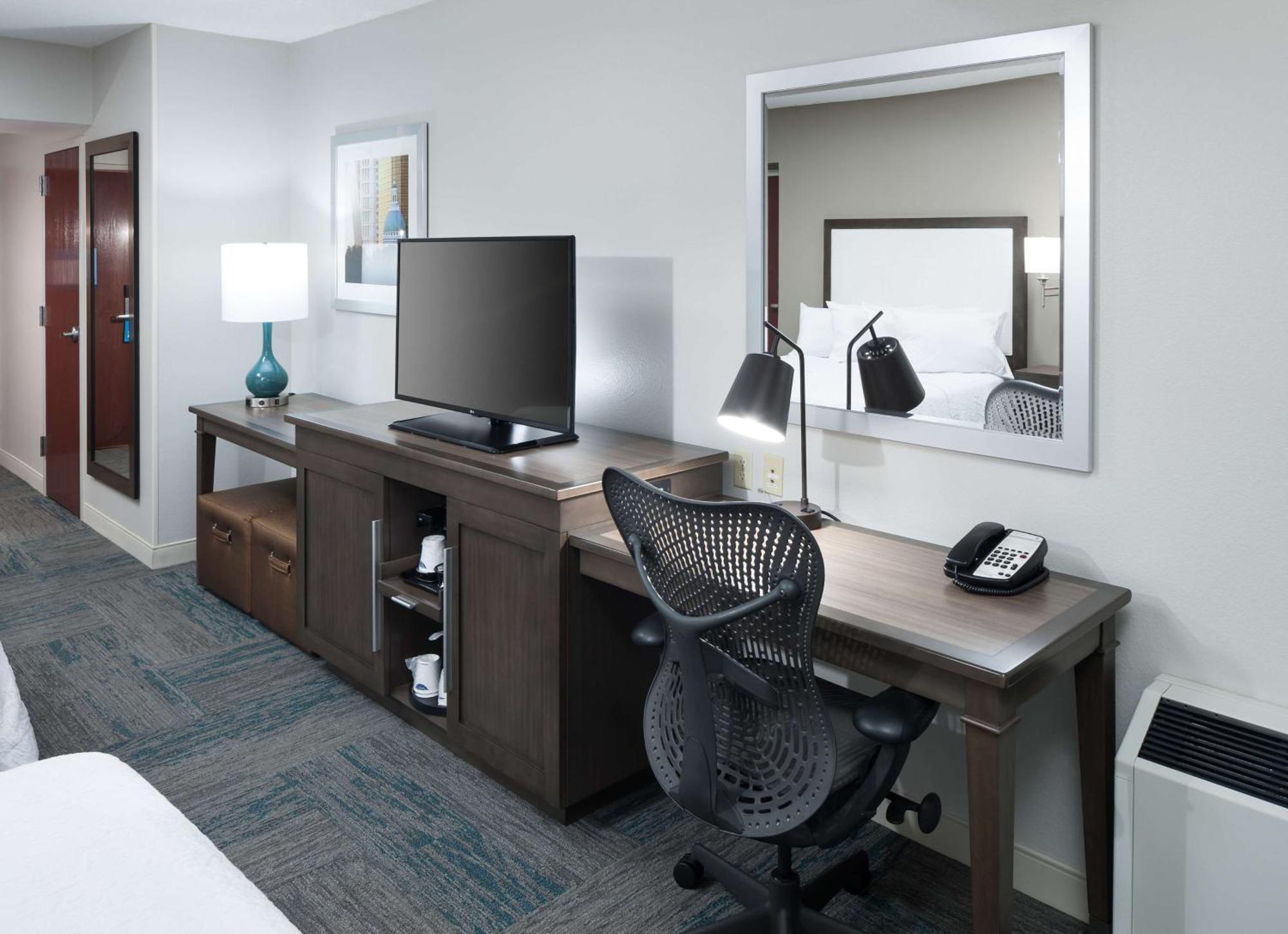 Hampton St Louis- At The Arch Hotel 3*