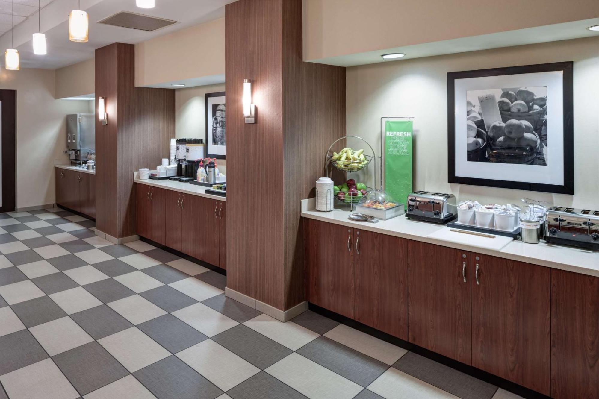 Hampton St Louis- At The Arch Hotel