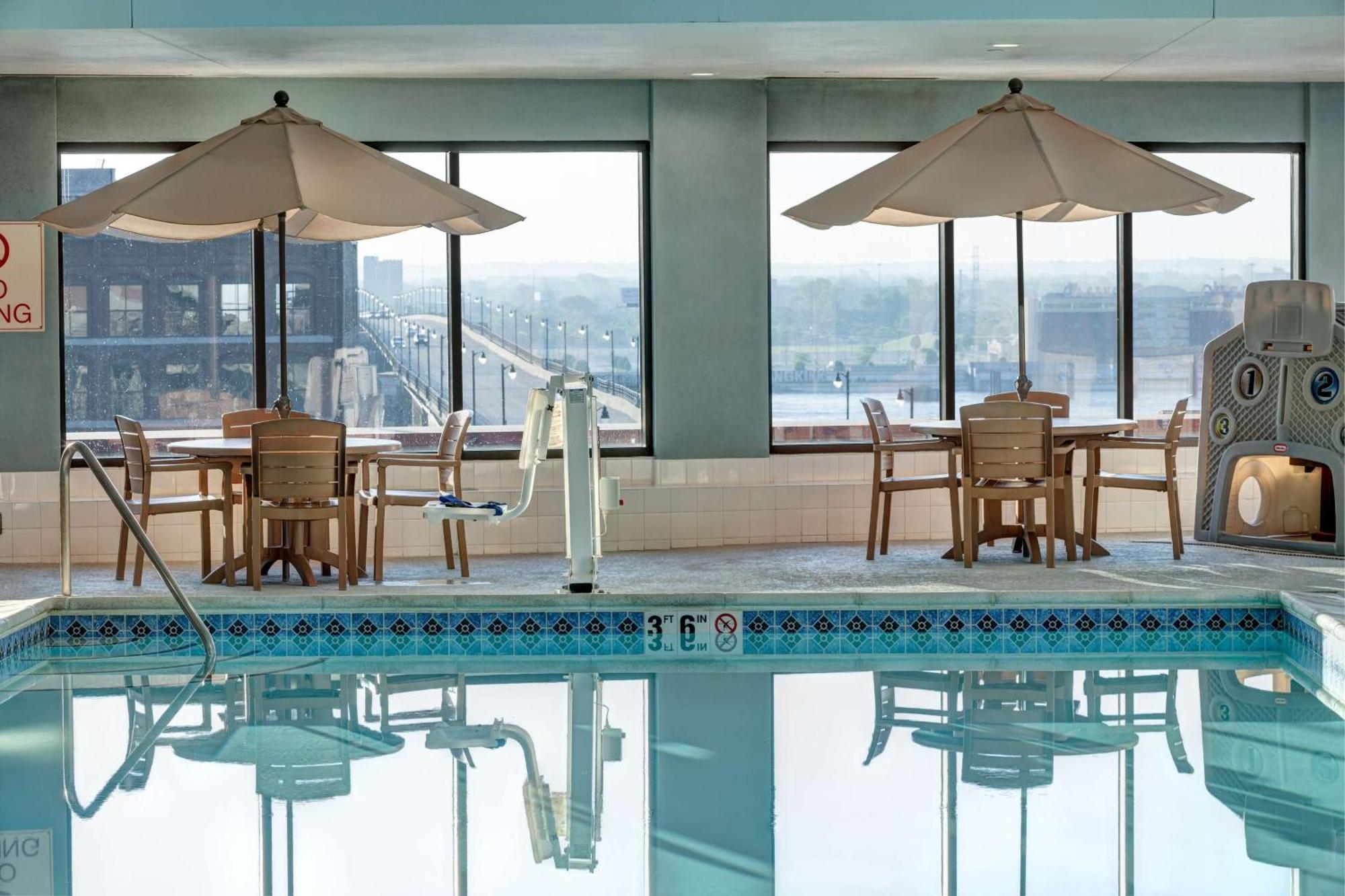 Hampton St Louis- At The Arch Hotel 3*