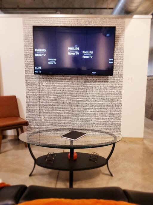 Staycation City Loft Free Gated Parking * Saint Louis
