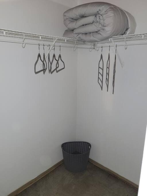 Staycation City Loft Free Gated Parking Apartment