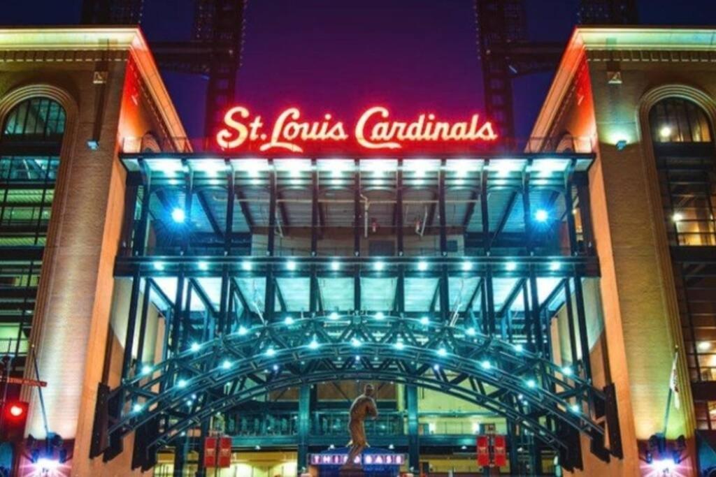 Staycation City Loft Free Gated Parking * Saint Louis