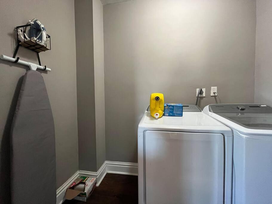 Cozy 2br-1ba Backyard & King Bed Saint Louis