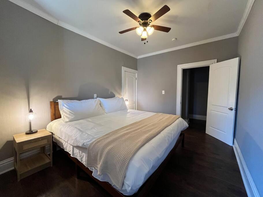 Cozy 2br-1ba Backyard & King Bed Apartment