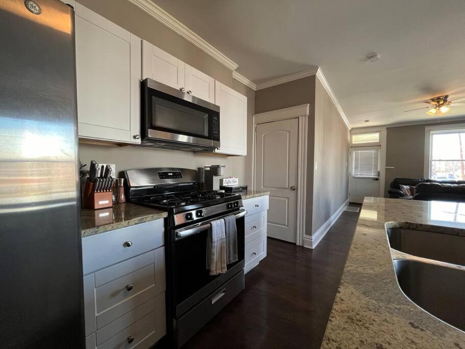 Apartment Cozy 2br-1ba Backyard & King Bed *