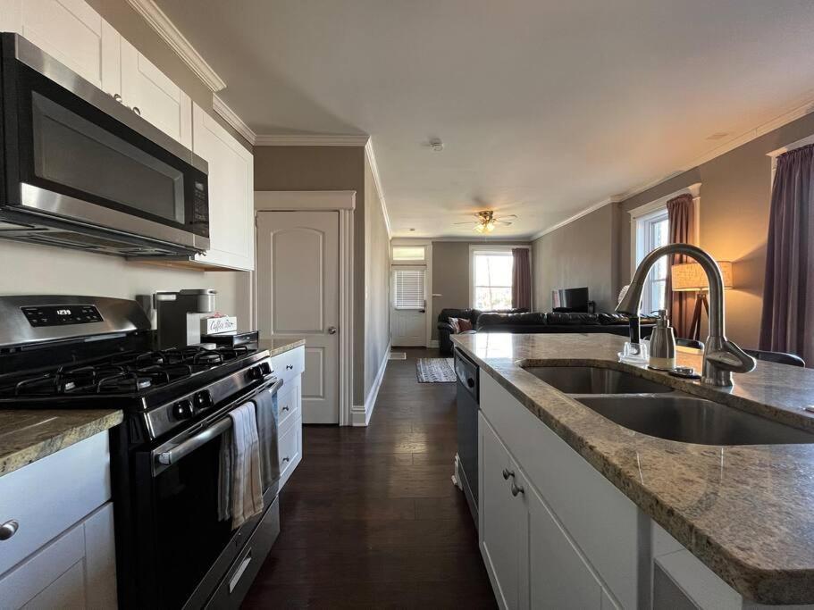 Cozy 2br-1ba Backyard & King Bed Saint Louis