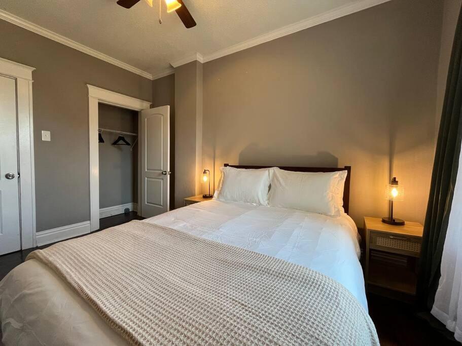 Cozy 2br-1ba Backyard & King Bed Apartment