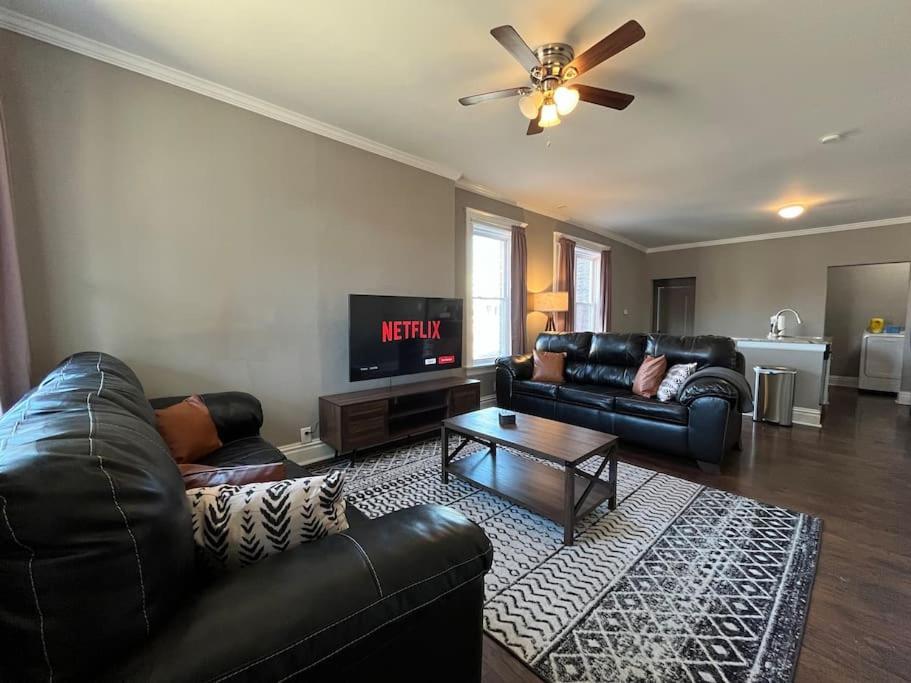 Apartment Cozy 2br-1ba Backyard & King Bed *