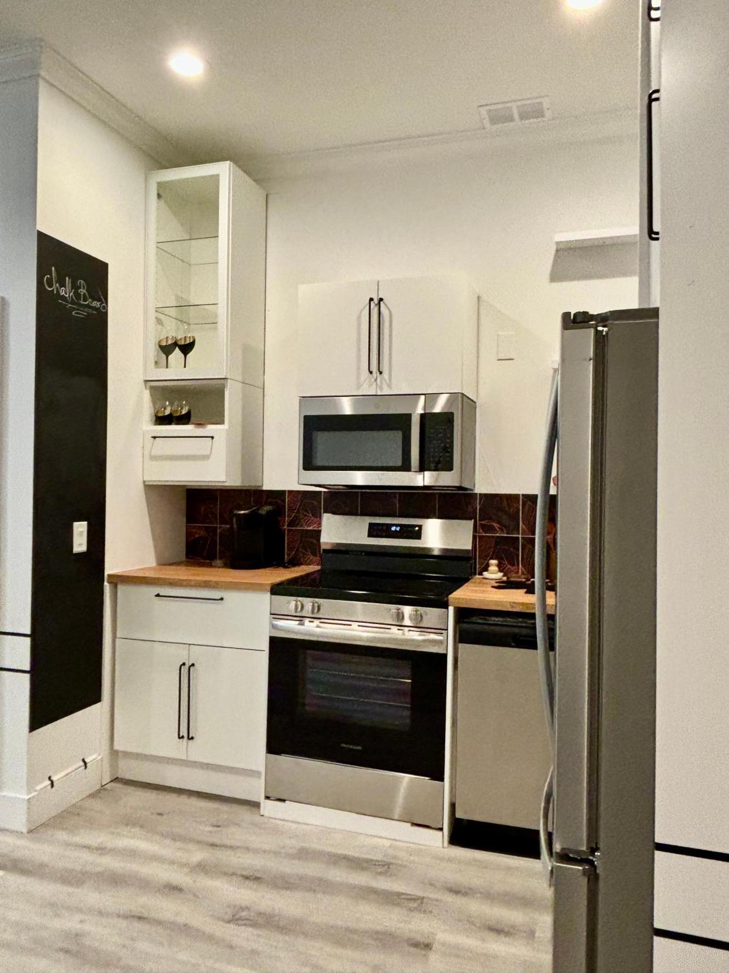 Beautiful Modern Muse With Need Within And Around Apartment *