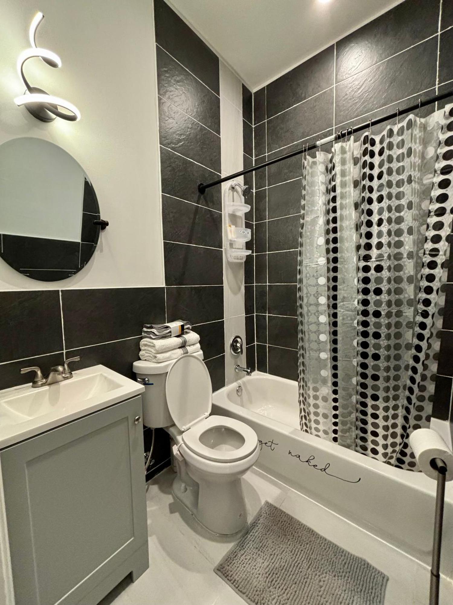 Beautiful Modern Muse With Need Within And Around Apartment *