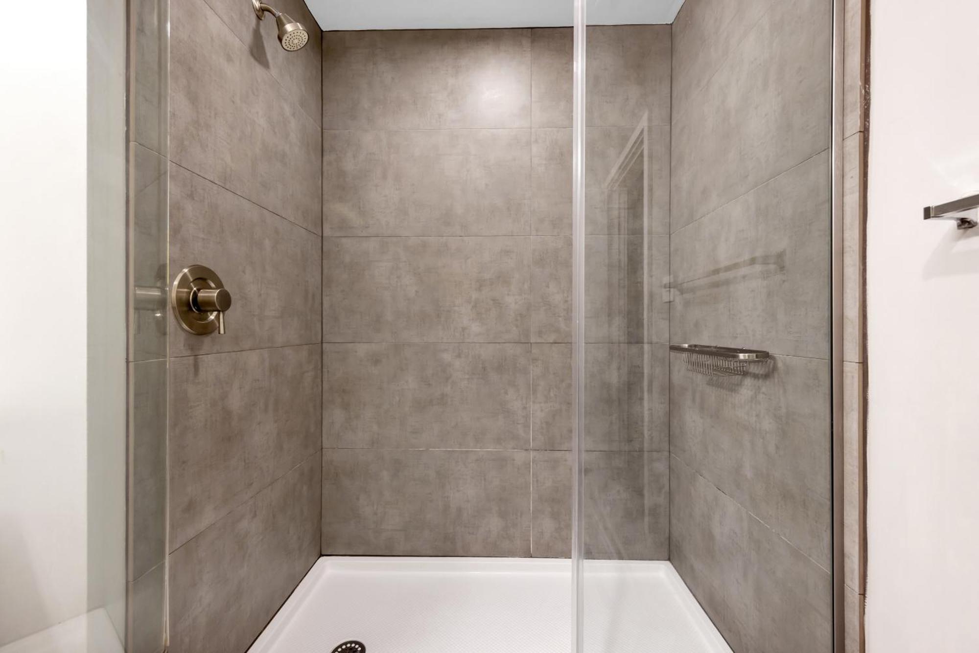 Towers 2103 I Luxury I Stunning Views! * Saint Louis