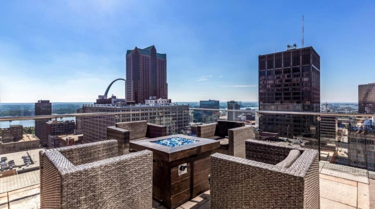 Towers 2103 I Luxury I Stunning Views! * Saint Louis