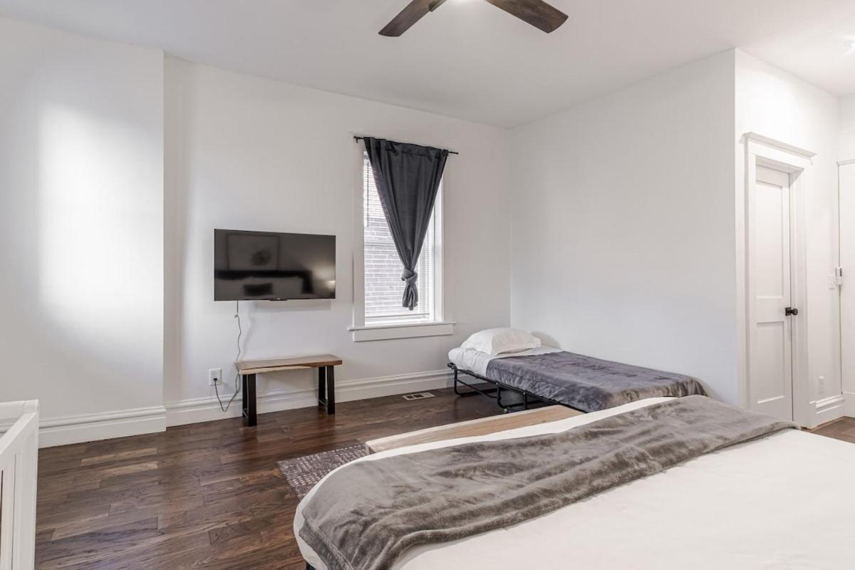 Holiday home Ann Avenue Spacious 3br With Games, Yard And Near Downtown *