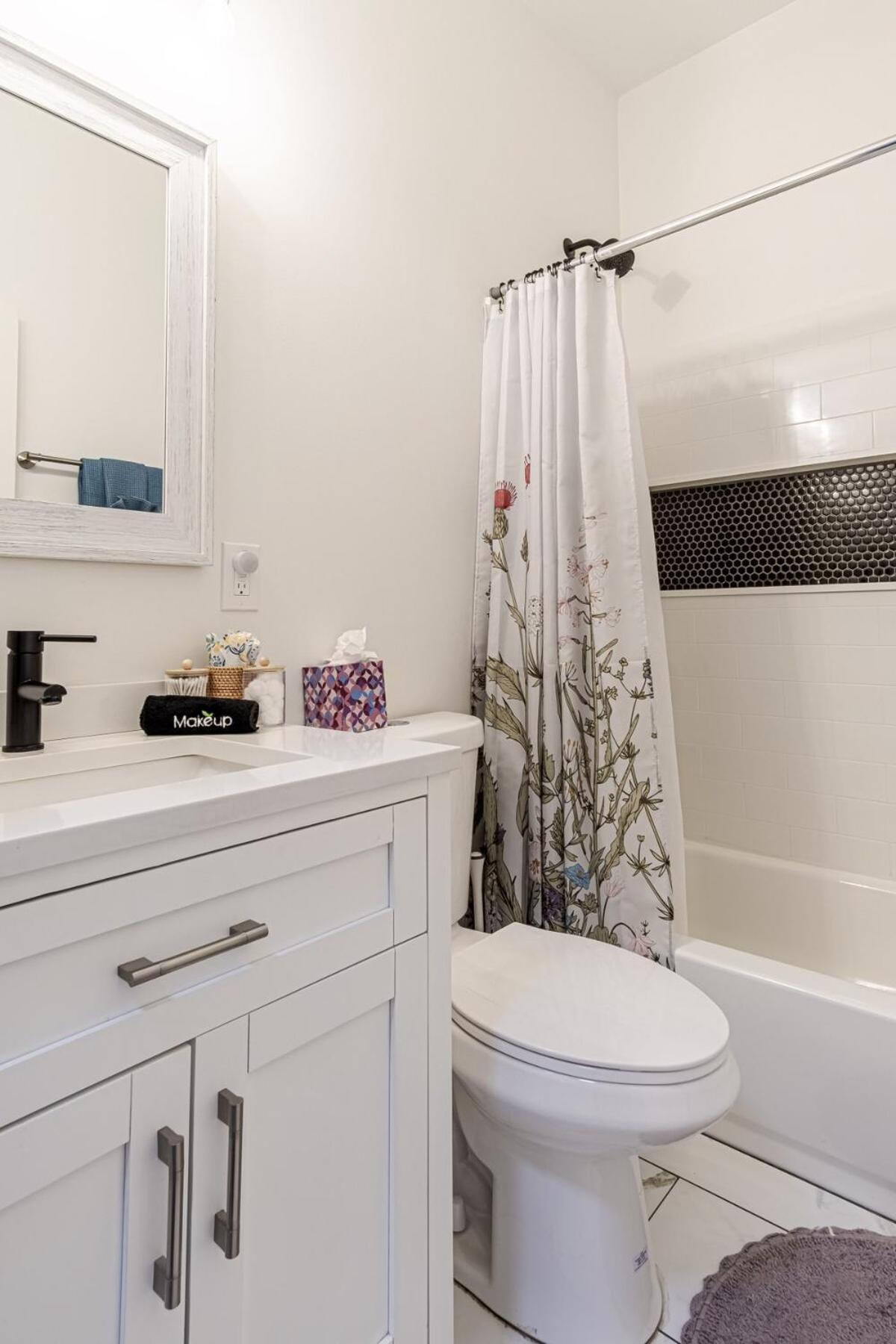 Ann Avenue Spacious 3br With Games, Yard And Near Downtown