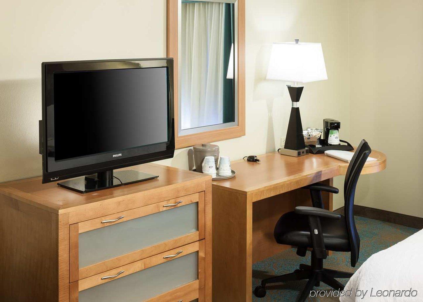 Hampton & At Forest Park Hotel 3*