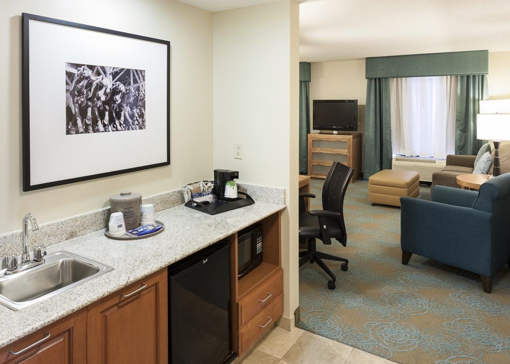 Hampton & At Forest Park Hotel