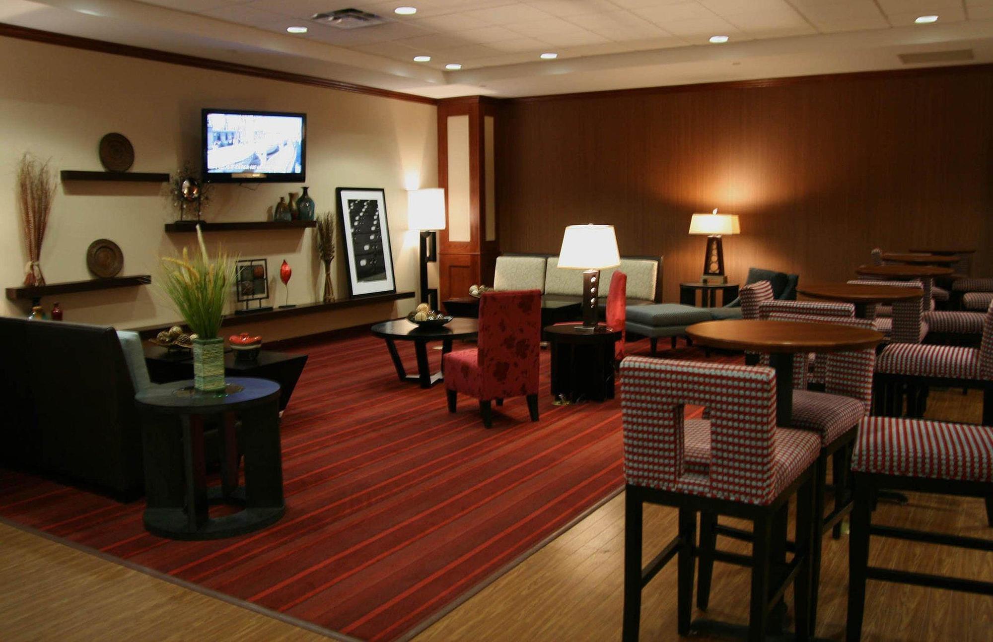 Hampton St Louis- At The Arch Hotel Saint Louis