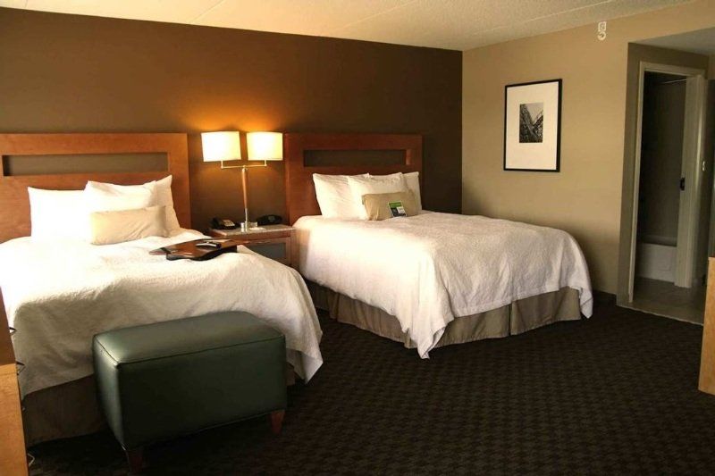 Hampton & At Forest Park Hotel