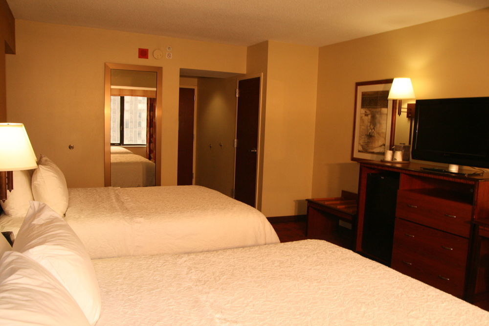 Hampton St Louis- At The Arch Hotel