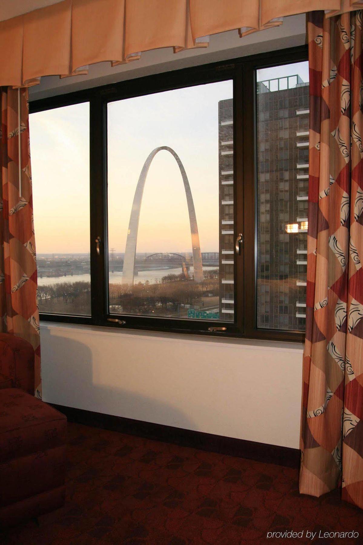 Hampton St Louis- At The Arch 3*