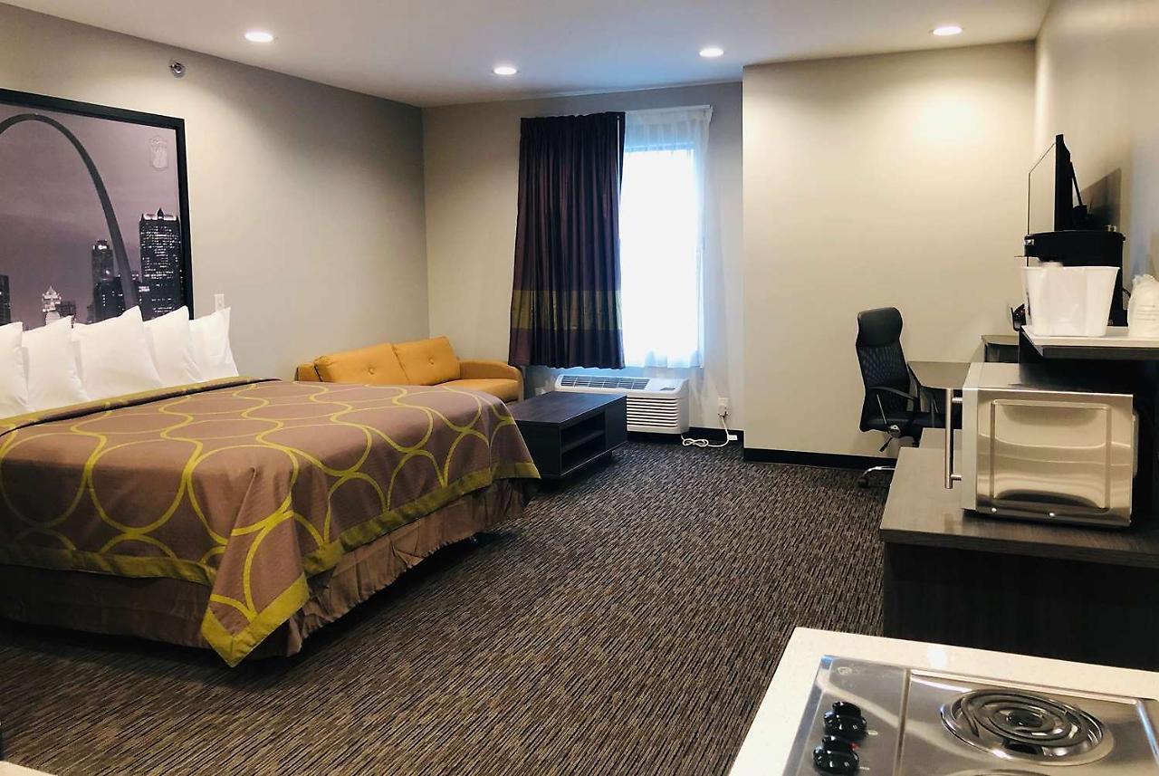 Hotel Super 8 By Wyndham North
